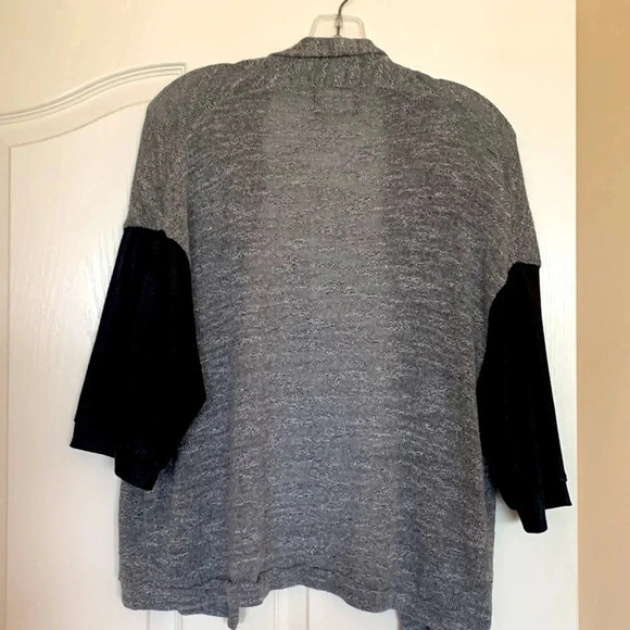 WMS MONROW grey with black short sleeves buttonless cardigan knit size medium - Picture 4 of 5